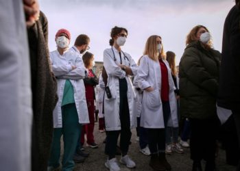 Κείμενο υπογραφών υπέρ της επιστροφής στη δουλειά των υγειονομικών σε αναστολή