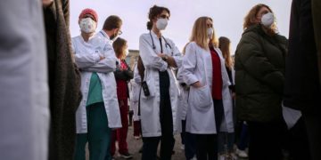 Κείμενο υπογραφών υπέρ της επιστροφής στη δουλειά των υγειονομικών σε αναστολή