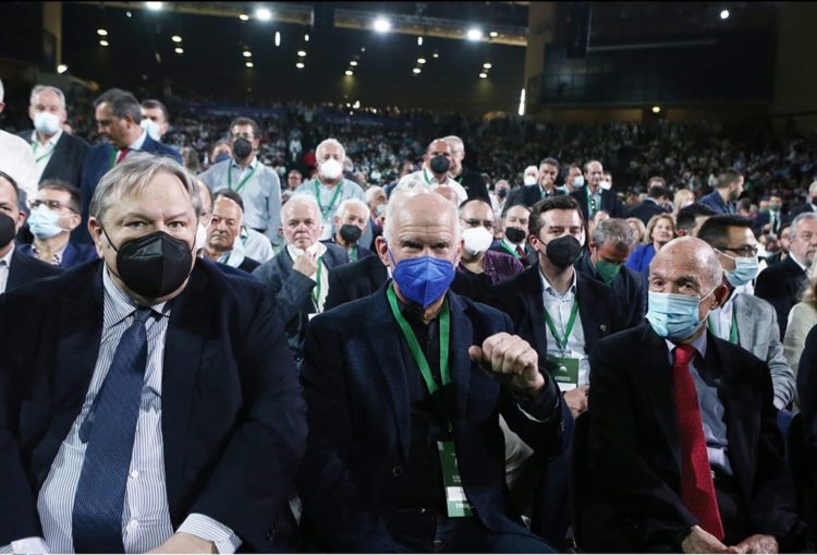 ΠΑΣΟΚ: Συνέδριο αναπαλαίωσης με «φαντάσματα» από το παρελθόν