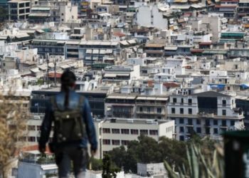 Θλιβερή πρωτιά (και) στη στέγαση