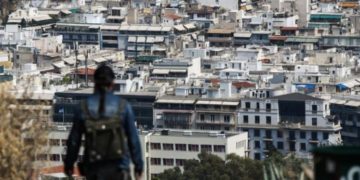 Θλιβερή πρωτιά (και) στη στέγαση