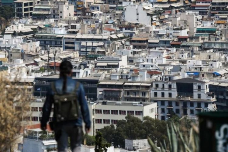 Θλιβερή πρωτιά (και) στη στέγαση