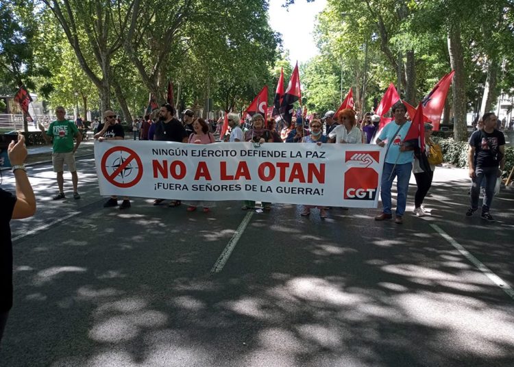 Μεγαλειώδης διαδήλωση ενάντια στη σύνοδο του ΝΑΤΟ