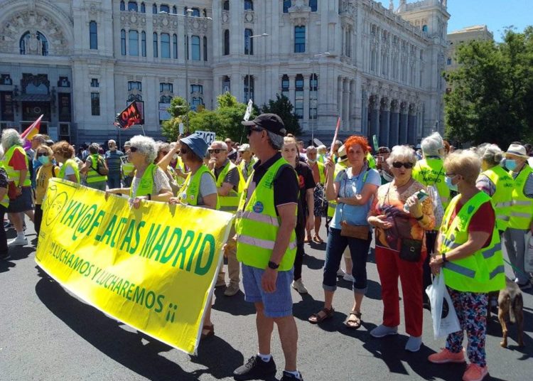 Μεγαλειώδης διαδήλωση ενάντια στη σύνοδο του ΝΑΤΟ