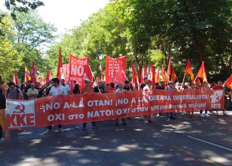 Μεγαλειώδης διαδήλωση ενάντια στη σύνοδο του ΝΑΤΟ