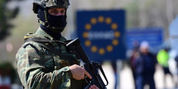 Στήνουν σκηνικό πολέμου κατά προσφύγων-μεταναστών