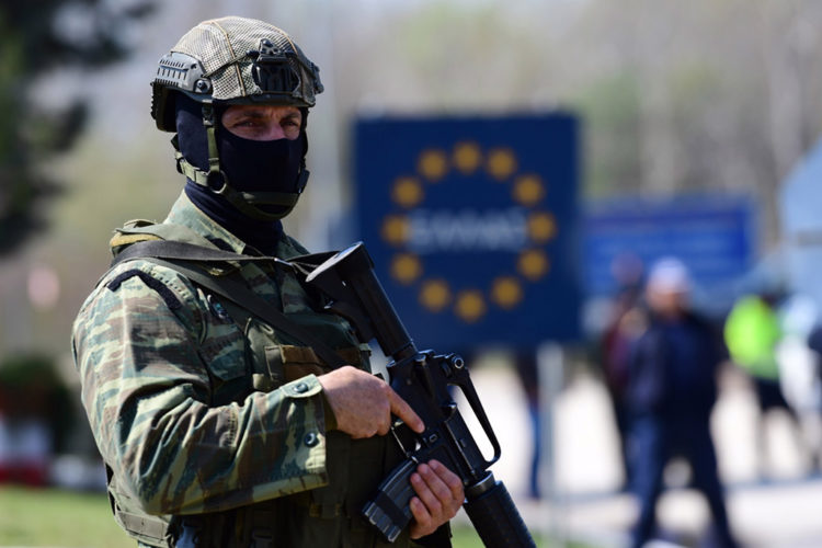 Στήνουν σκηνικό πολέμου κατά προσφύγων-μεταναστών