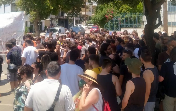 Κάτω τα χέρια από τους φοιτητές, φώναξαν στα Χανιά! (φωτογραφίες)