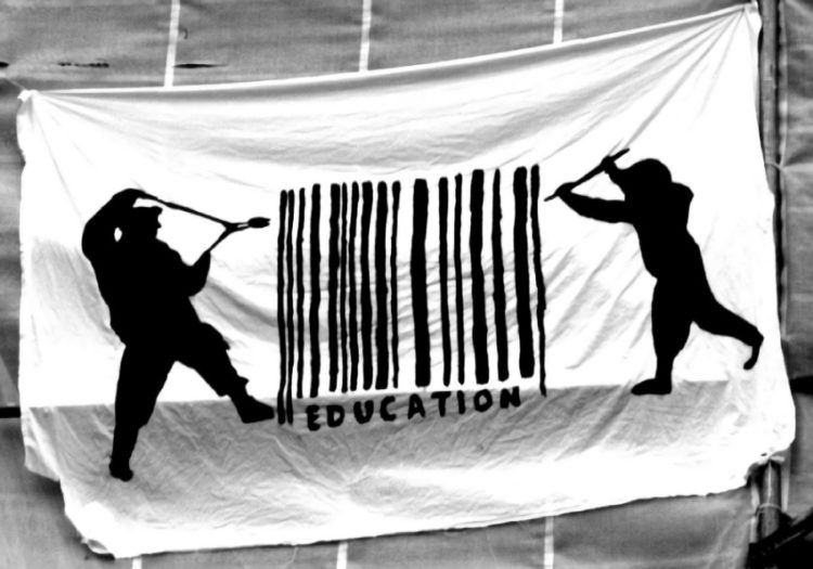 Από την αστική αναδιάρθρωση στην νεοφιλελεύθερη εξάρθρωση