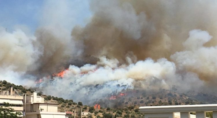 Ξανά στις φλόγες ο Υμηττός, κίνδυνος νέων καταστροφών