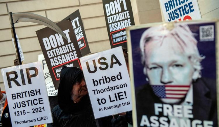 Η ΕΣΗΕΑ αρνήθηκε να καλέσει σε διαμαρτυρία ενάντια στην έκδοση του Ασάνζ!