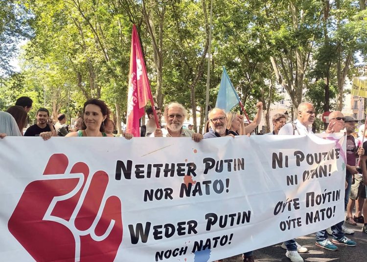 Μεγαλειώδης διαδήλωση ενάντια στη σύνοδο του ΝΑΤΟ