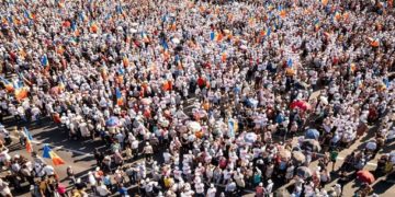 Θερμό απεργιακό καλοκαίρι διεκδικώντας αυξήσεις