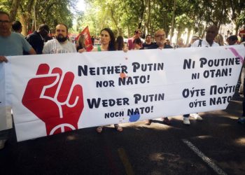 Μεγαλειώδης διαδήλωση ενάντια στη σύνοδο του ΝΑΤΟ
