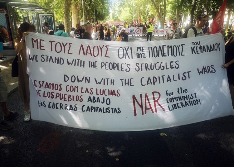 Μεγαλειώδης διαδήλωση ενάντια στη σύνοδο του ΝΑΤΟ