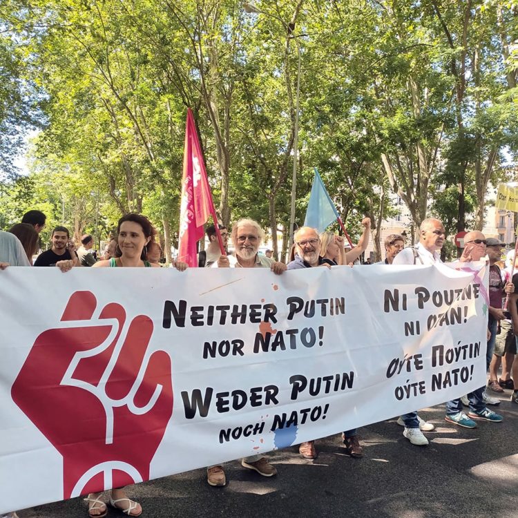 Μεγαλειώδης διαδήλωση ενάντια στη σύνοδο του ΝΑΤΟ