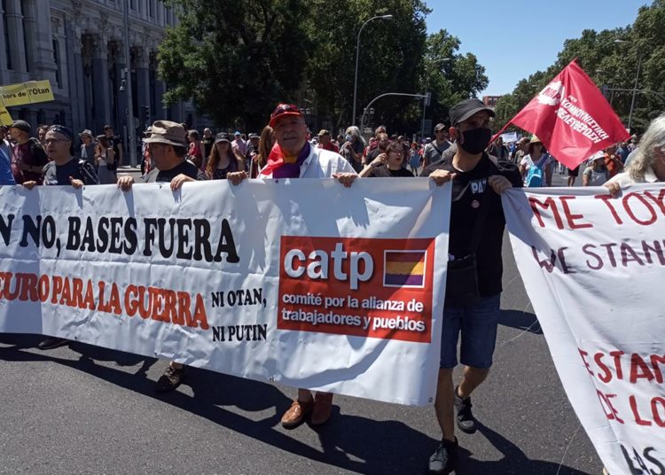 Μεγαλειώδης διαδήλωση ενάντια στη σύνοδο του ΝΑΤΟ