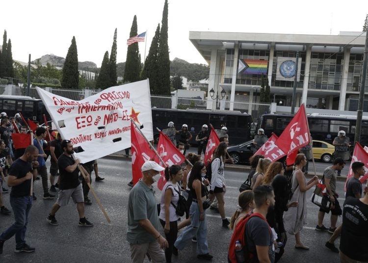 Στους δρόμους κατά του ΝΑΤΟ (φωτο)