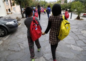 Βύρωνας: Να μην απελαθούν τα τρία προσφυγόπουλα!