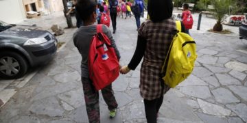 Βύρωνας: Να μην απελαθούν τα τρία προσφυγόπουλα!