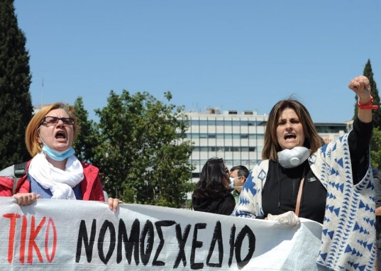 Γιγαντώνεται το κύμα στήριξης στην εκπαιδευτικό Ντίνα Ρέππα