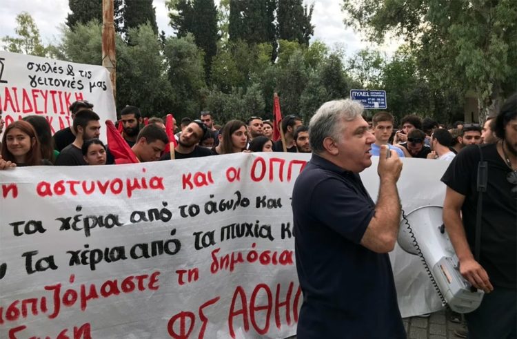 Φοιτητές και εργατιά «μια φωνή και μια γροθιά» έξω από τις πύλες των σχολών (βίντεο)