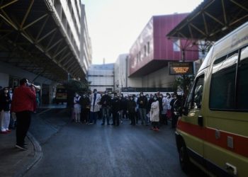 Η ΑΝΤΑΡΣΥΑ καταγγέλλει την εκδικητική απόλυση του γιατρού Νικόλα Σκούφογλου