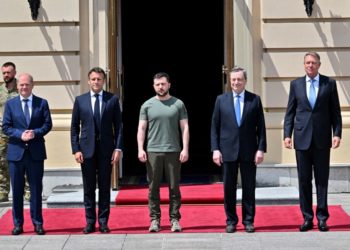 Η ΕΕ στο Κίεβο, η Ρωσία  στο Ντονμπάς