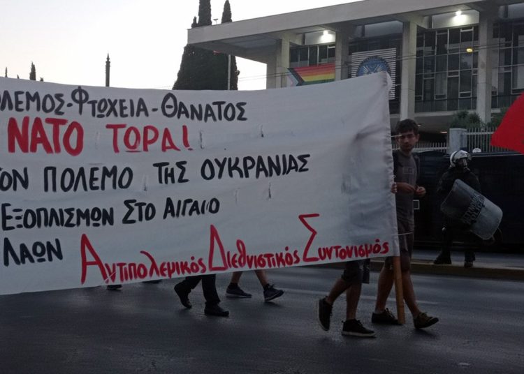 Στους δρόμους κατά του ΝΑΤΟ (φωτο)