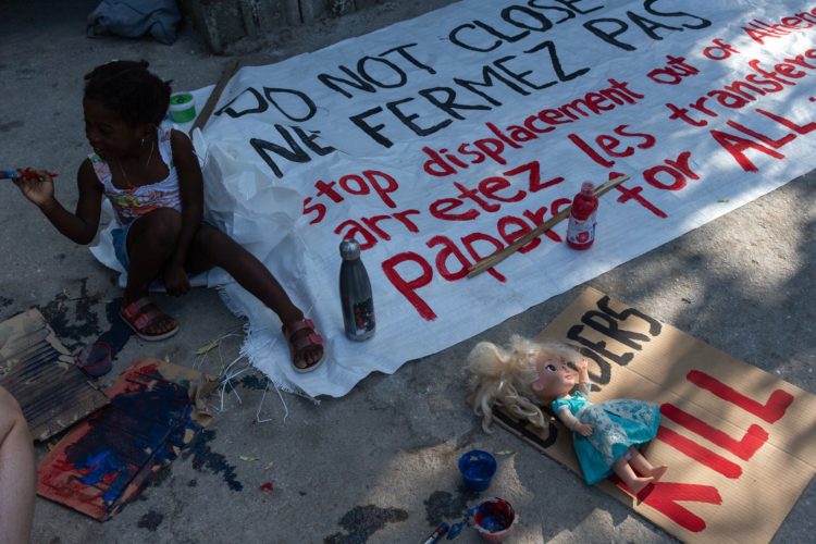 Ελαιώνας: Να σταματήσει η εκκένωση του καμπ