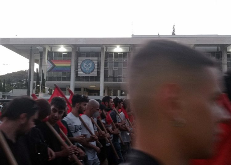 Στους δρόμους κατά του ΝΑΤΟ (φωτο)