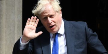 Η κρίση «έφαγε» τον Τζόνσον – Έπεται συνέχεια…