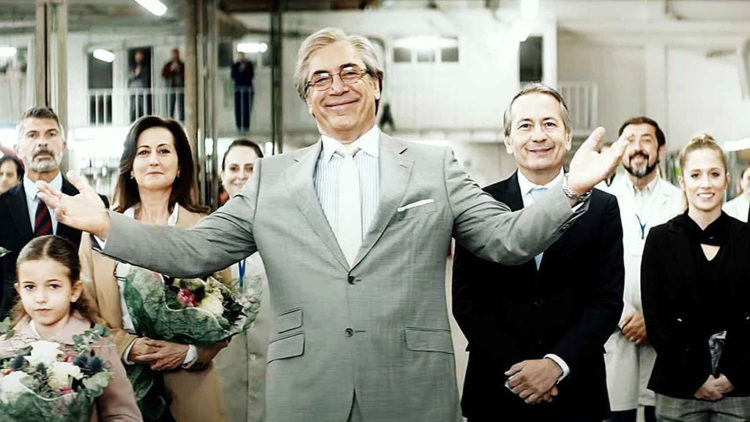 Πίσω από «το τέλειο αφεντικό»