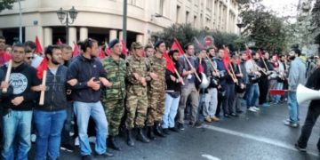 Οι φαντάροι έχουν φωνή και δείχνουν αλληλεγγύη!