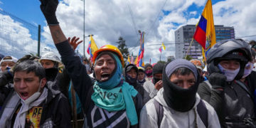 Ο λαός του Εκουαδόρ παραμένει στους δρόμους, λέει «όχι» στα ψίχουλα