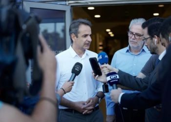 ΜΜΕ πυροσβέστες της κοινωνικής οργής