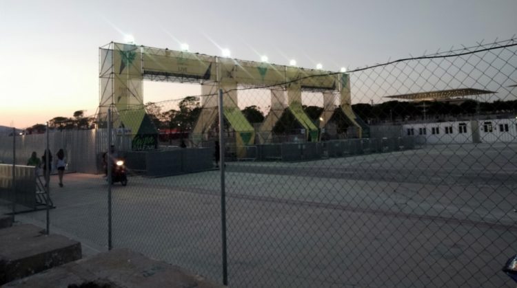 Καλλιθέα: Φράκτες και απαγόρευση κυκλοφορίας στο παραλιακό μέτωπο