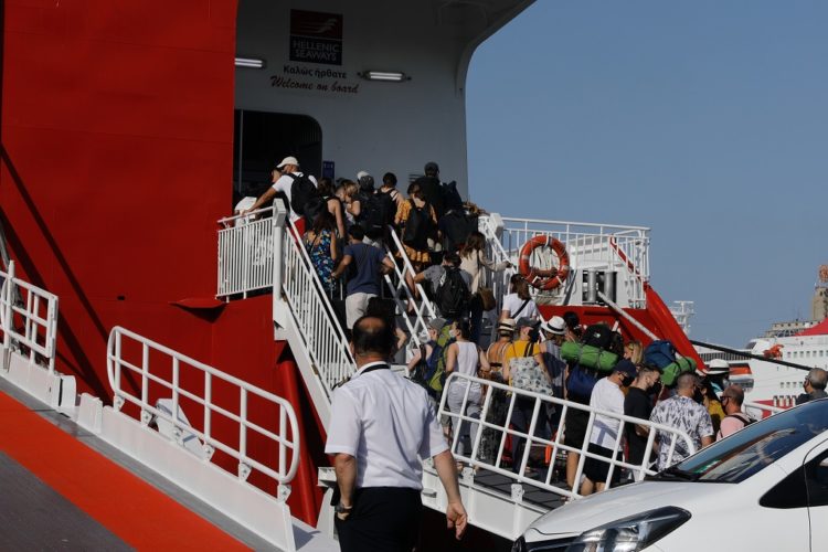 Σε κίνδυνο η ασφάλεια επιβατών και ναυτεργατών – Με ελλιπή πληρώματα ταξιδεύουν τα πλοία