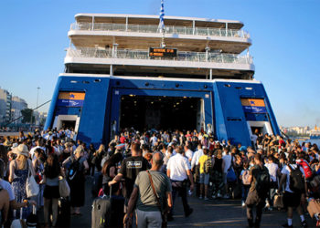 Νησιά και Αττική στο κόκκινο, ο τουρισμός «να’ναι καλά»