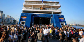 Νησιά και Αττική στο κόκκινο, ο τουρισμός «να’ναι καλά»