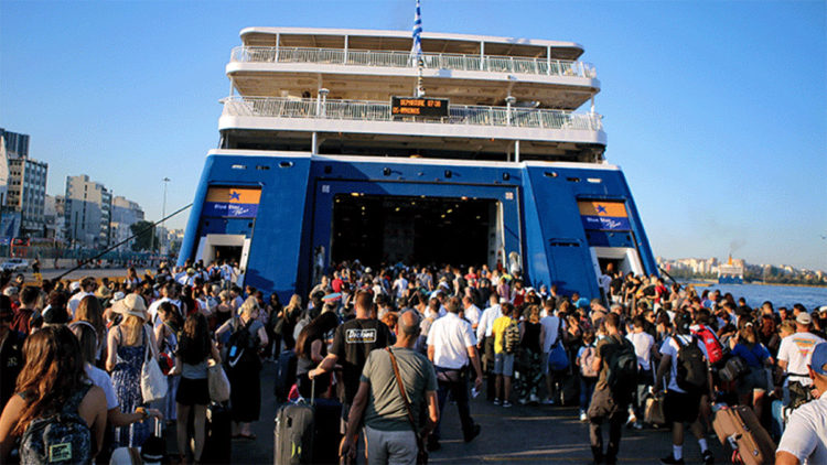 Νησιά και Αττική στο κόκκινο, ο τουρισμός «να’ναι καλά»