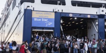 Λίγα τα μπάνια του λαού, πολλά τα τουριστικά υπερκέρδη