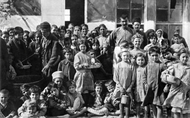 1922: Το δράμα της προσφυγιάς- Ξεριζωμός, εκμετάλλευση και ρατσισμός