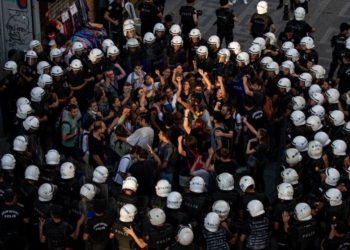 ΝΑΡ: Καταγγελία για την επίθεση της τουρκικής αστυνομίας στους διαδηλωτές και στις εκδηλώσεις μνήμης για τη σφαγή στο Σουρούτς