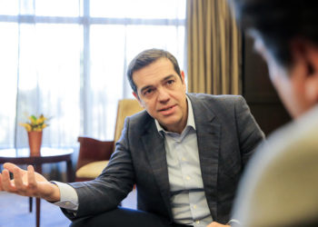 ΣΥΡΙΖΑ: Με «ενέσεις πατριωτισμού»  και ασκήσεις εκσυγχρονισμού