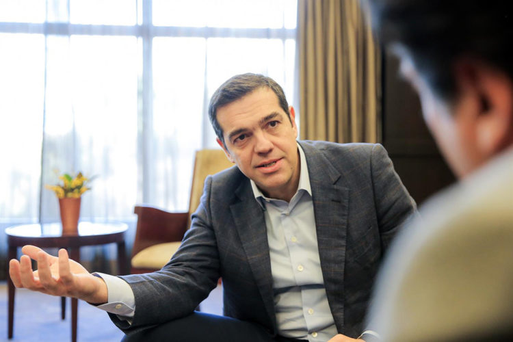 ΣΥΡΙΖΑ: Με «ενέσεις πατριωτισμού»  και ασκήσεις εκσυγχρονισμού