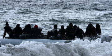 Καταγγελία: Έριξαν τους πρόσφυγες στη θάλασσα χωρίς σωσίβια, τρεις νεκροί