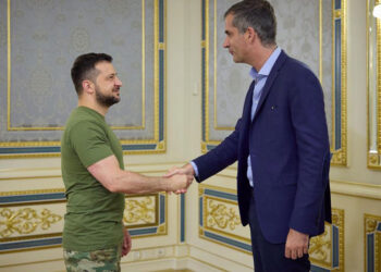 Ο Μπακογιάννης φέρνει πόλεμο στην Αθήνα και τάζει ανοικοδόμηση στο Κίεβο
