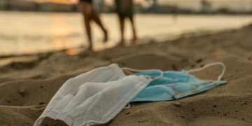 Κορονοϊός: Σχεδόν πενήντα νεκροί κάθε μέρα στα «βουβά»