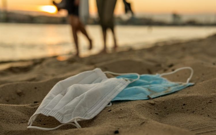 Κορονοϊός: Σχεδόν πενήντα νεκροί κάθε μέρα στα «βουβά»